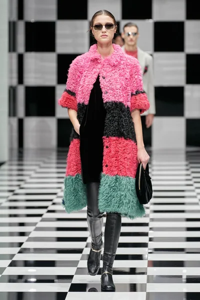 Look 1